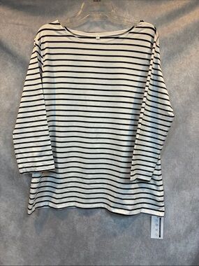 Striped Long-Sleeve Boatneck Top in Black & White